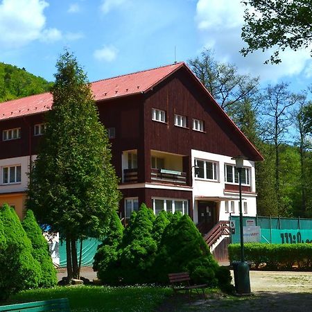 Sport Hotel Gejzirpark Karlovy Vary Exterior photo