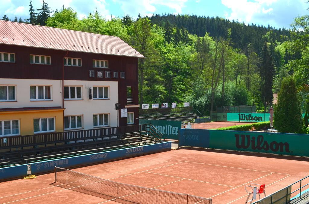 Sport Hotel Gejzirpark Karlovy Vary Exterior photo