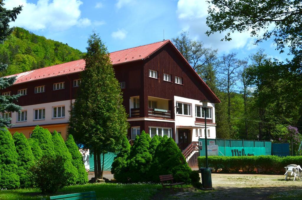 Sport Hotel Gejzirpark Karlovy Vary Exterior photo