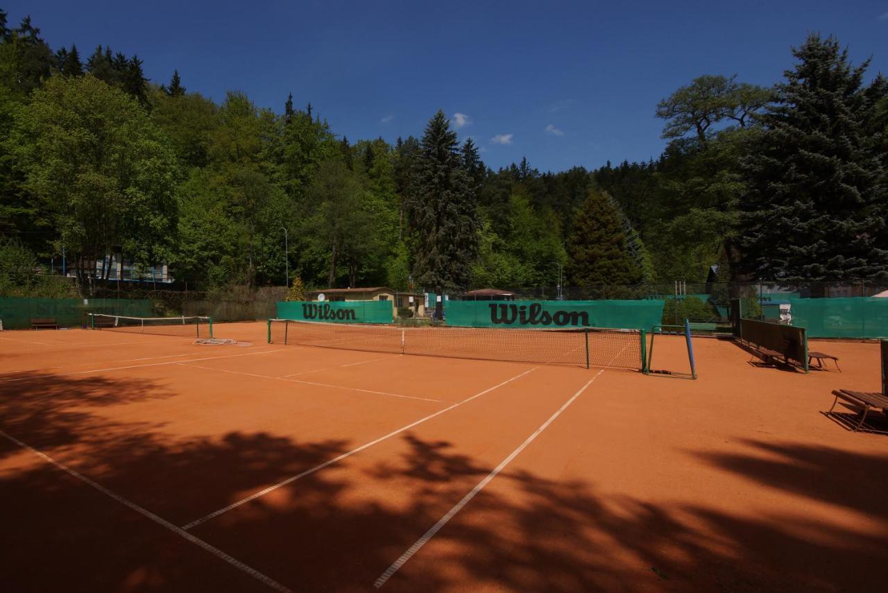 Sport Hotel Gejzirpark Karlovy Vary Exterior photo